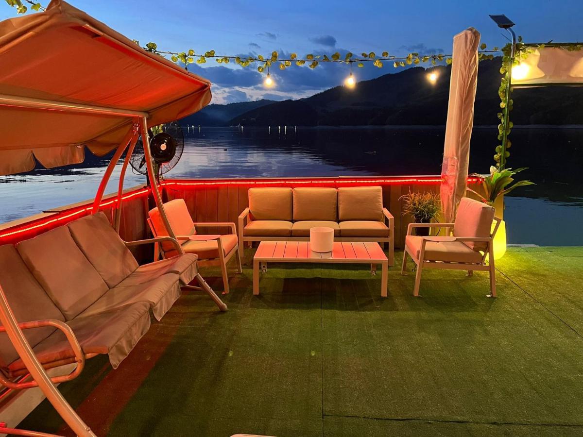 Holiday Bicaz Bungalows On The Lake Екстер'єр фото