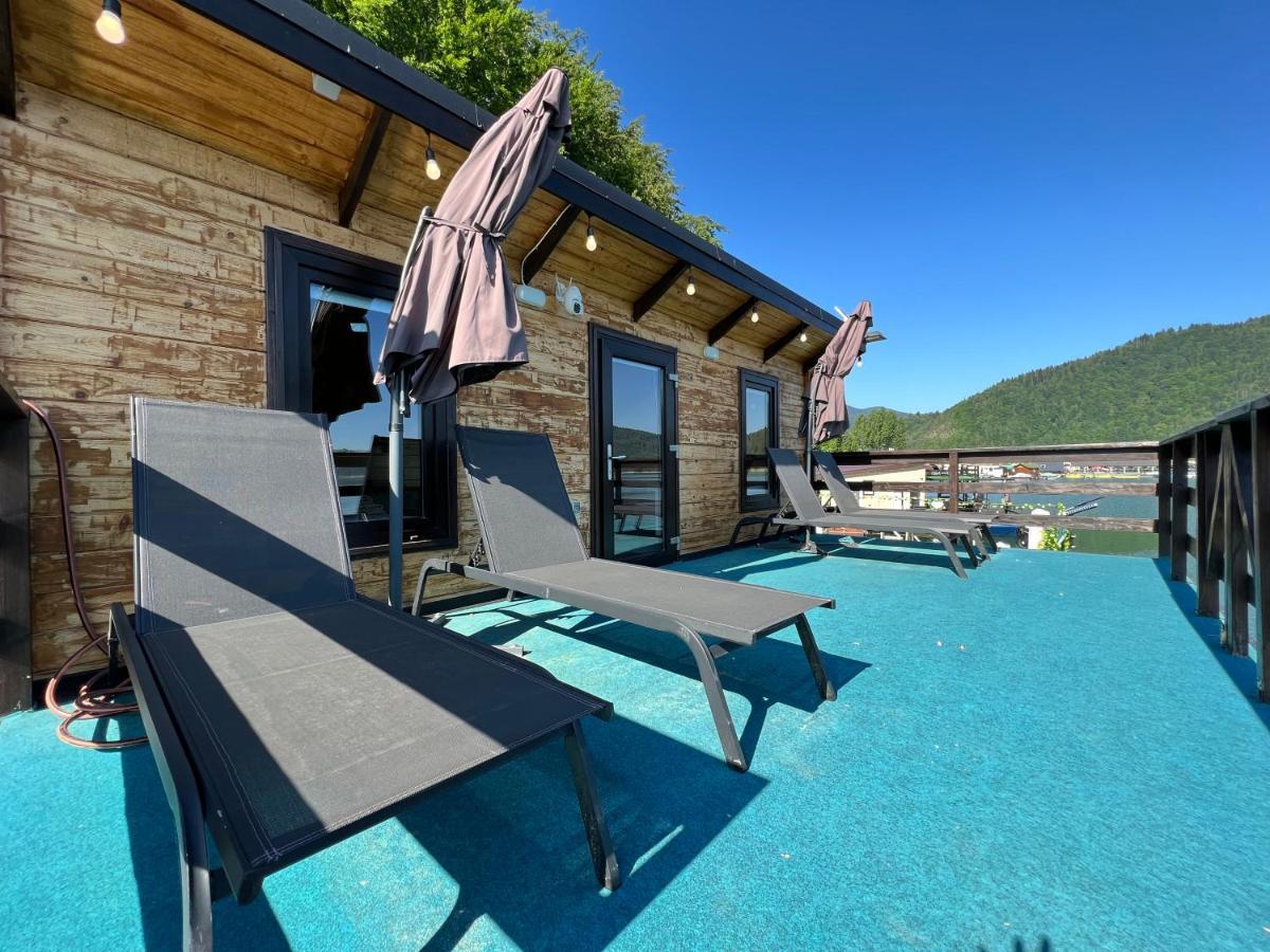 Holiday Bicaz Bungalows On The Lake Екстер'єр фото