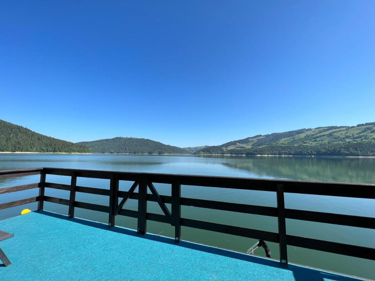 Holiday Bicaz Bungalows On The Lake Екстер'єр фото