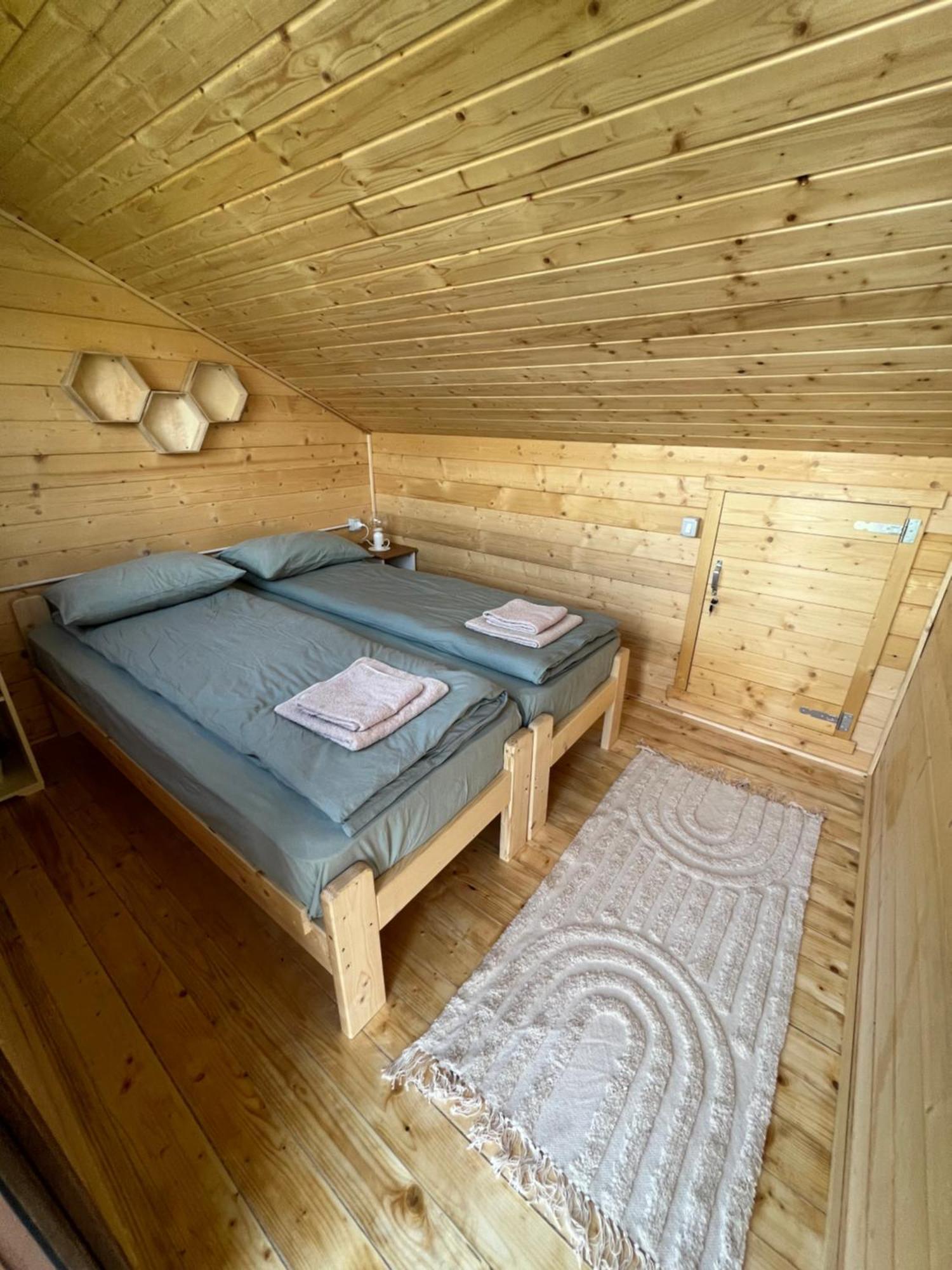 Holiday Bicaz Bungalows On The Lake Екстер'єр фото