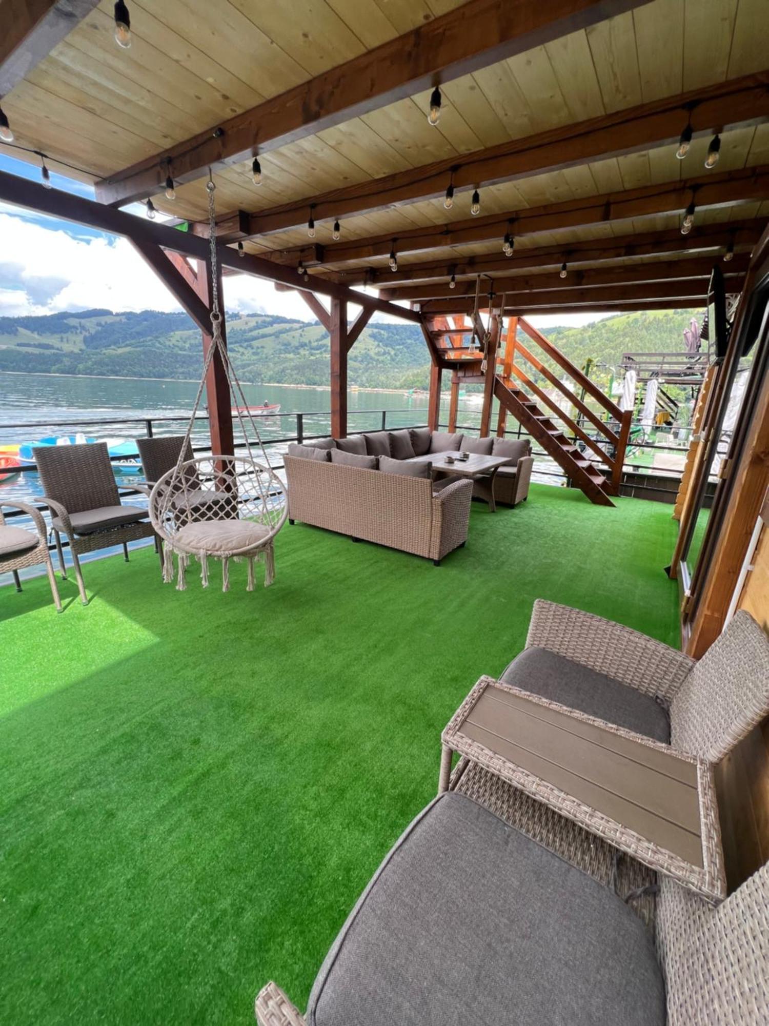 Holiday Bicaz Bungalows On The Lake Екстер'єр фото