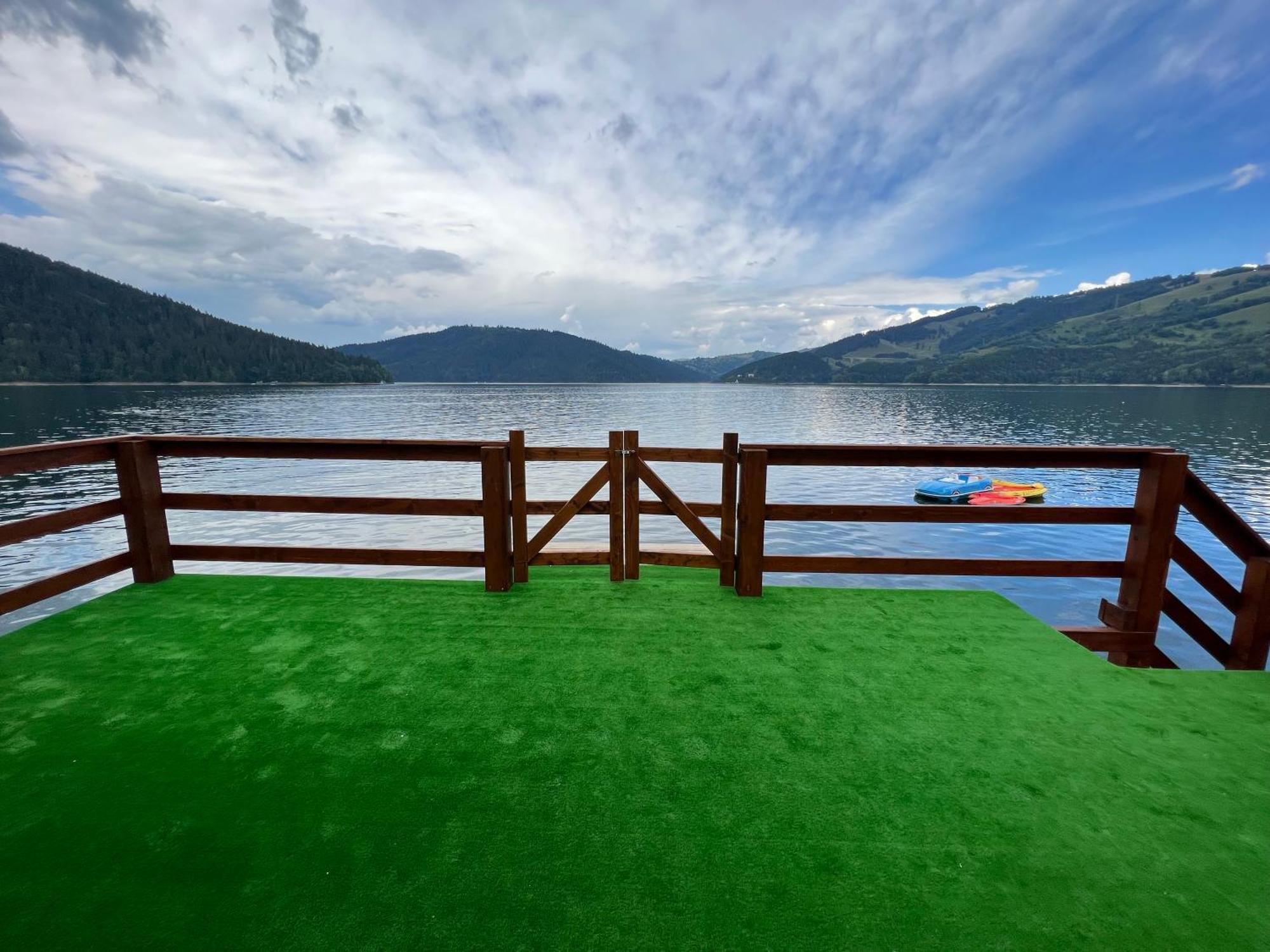 Holiday Bicaz Bungalows On The Lake Екстер'єр фото