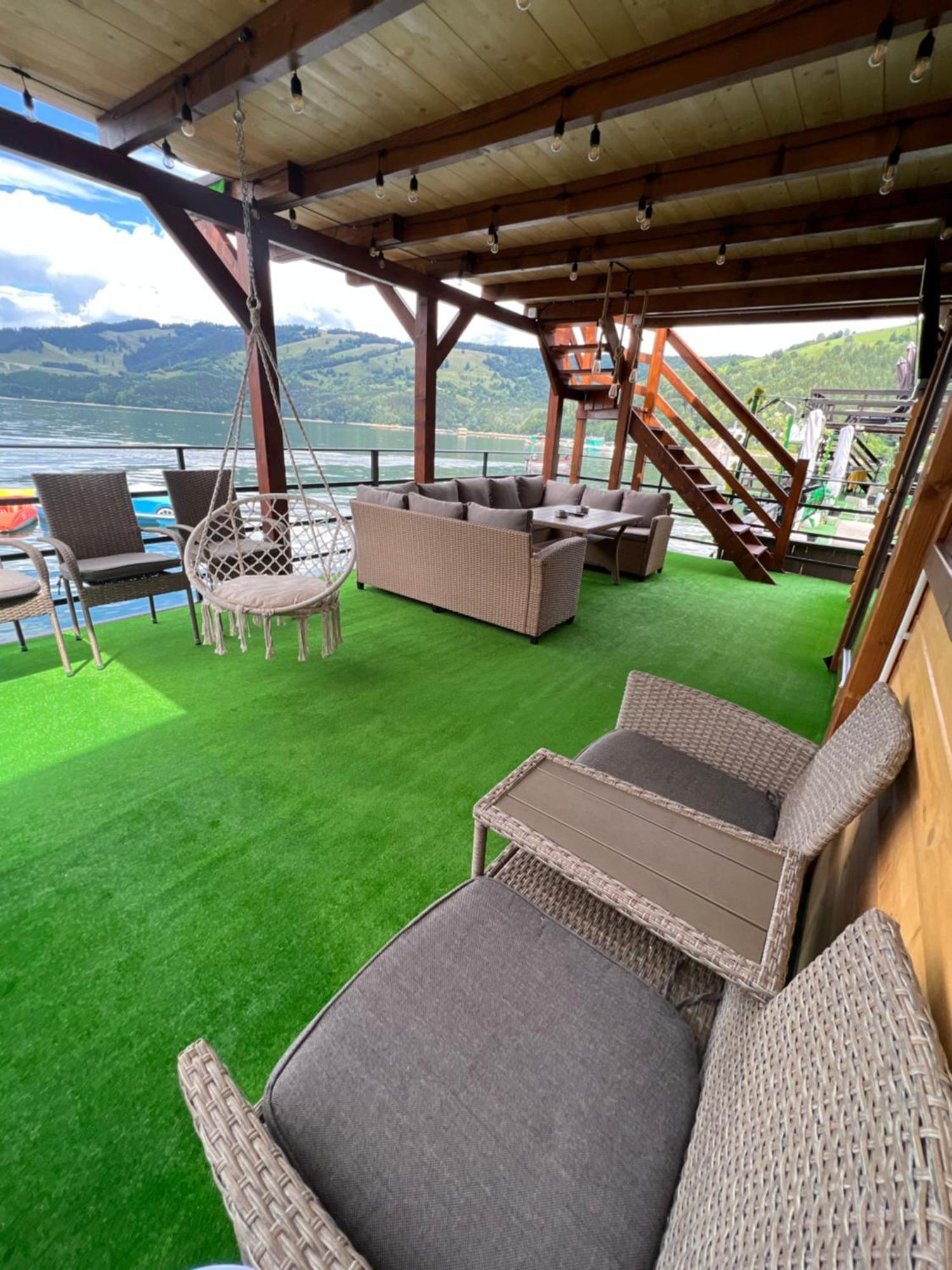 Holiday Bicaz Bungalows On The Lake Екстер'єр фото