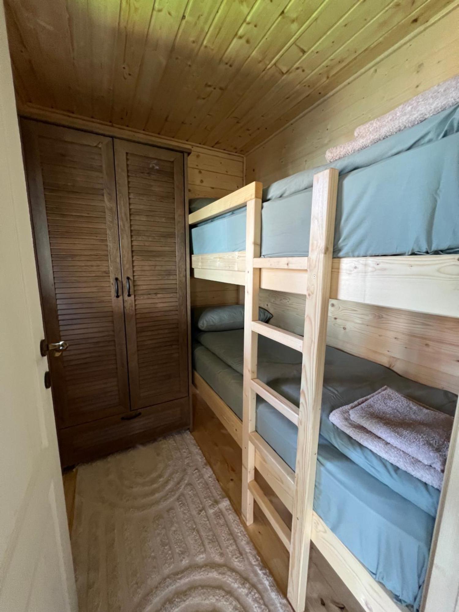Holiday Bicaz Bungalows On The Lake Екстер'єр фото
