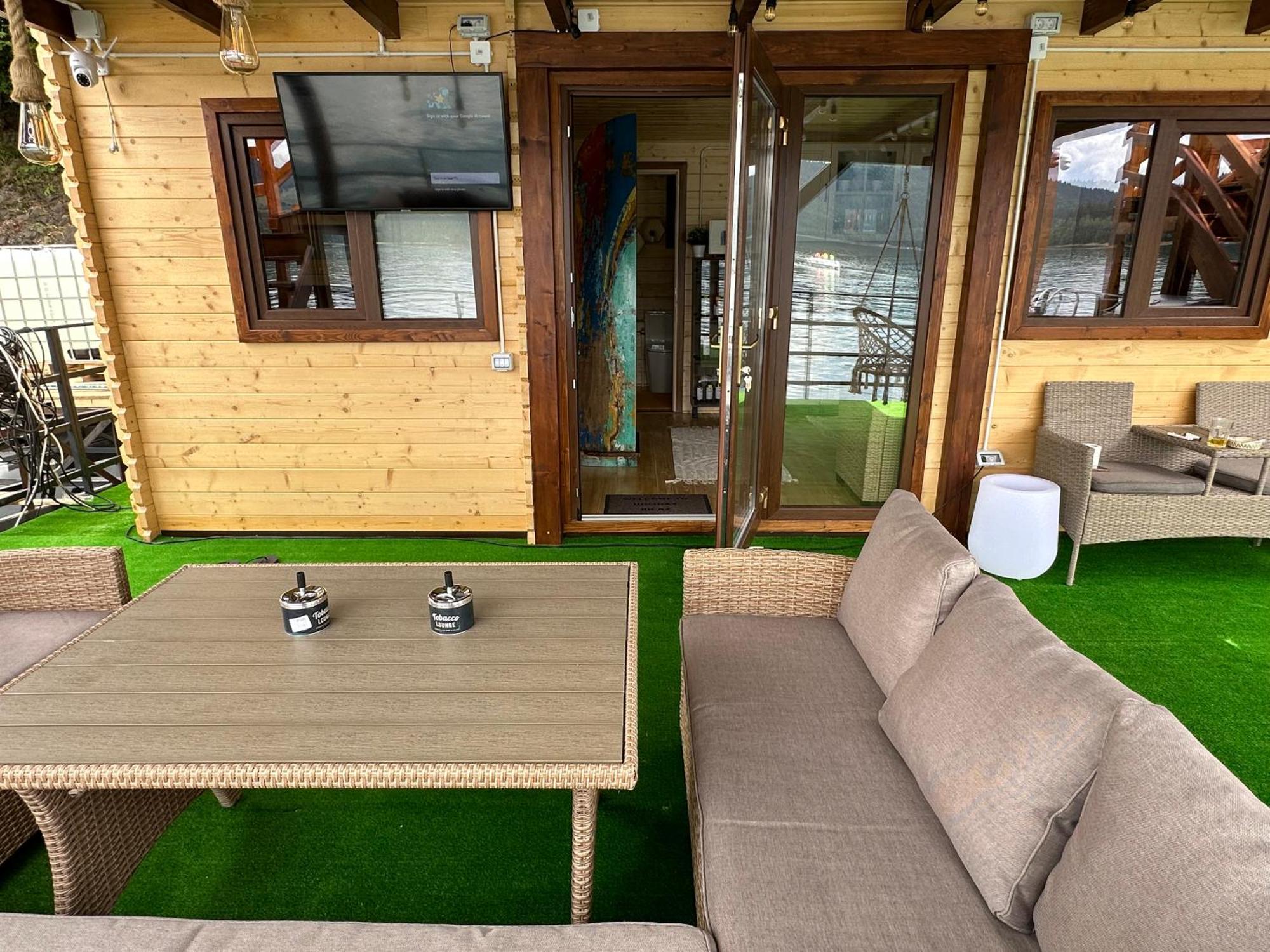 Holiday Bicaz Bungalows On The Lake Екстер'єр фото