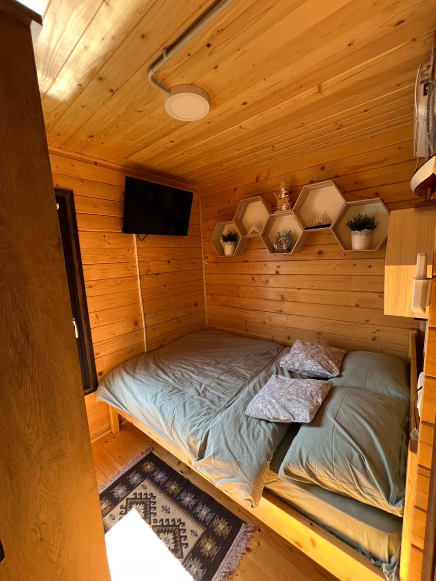 Holiday Bicaz Bungalows On The Lake Екстер'єр фото