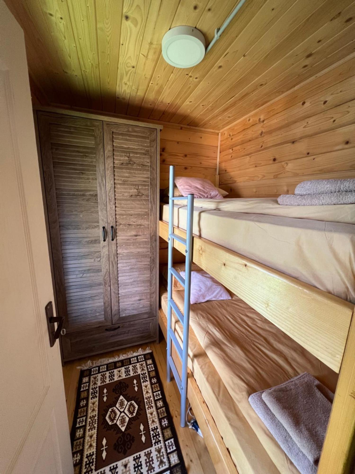 Holiday Bicaz Bungalows On The Lake Екстер'єр фото