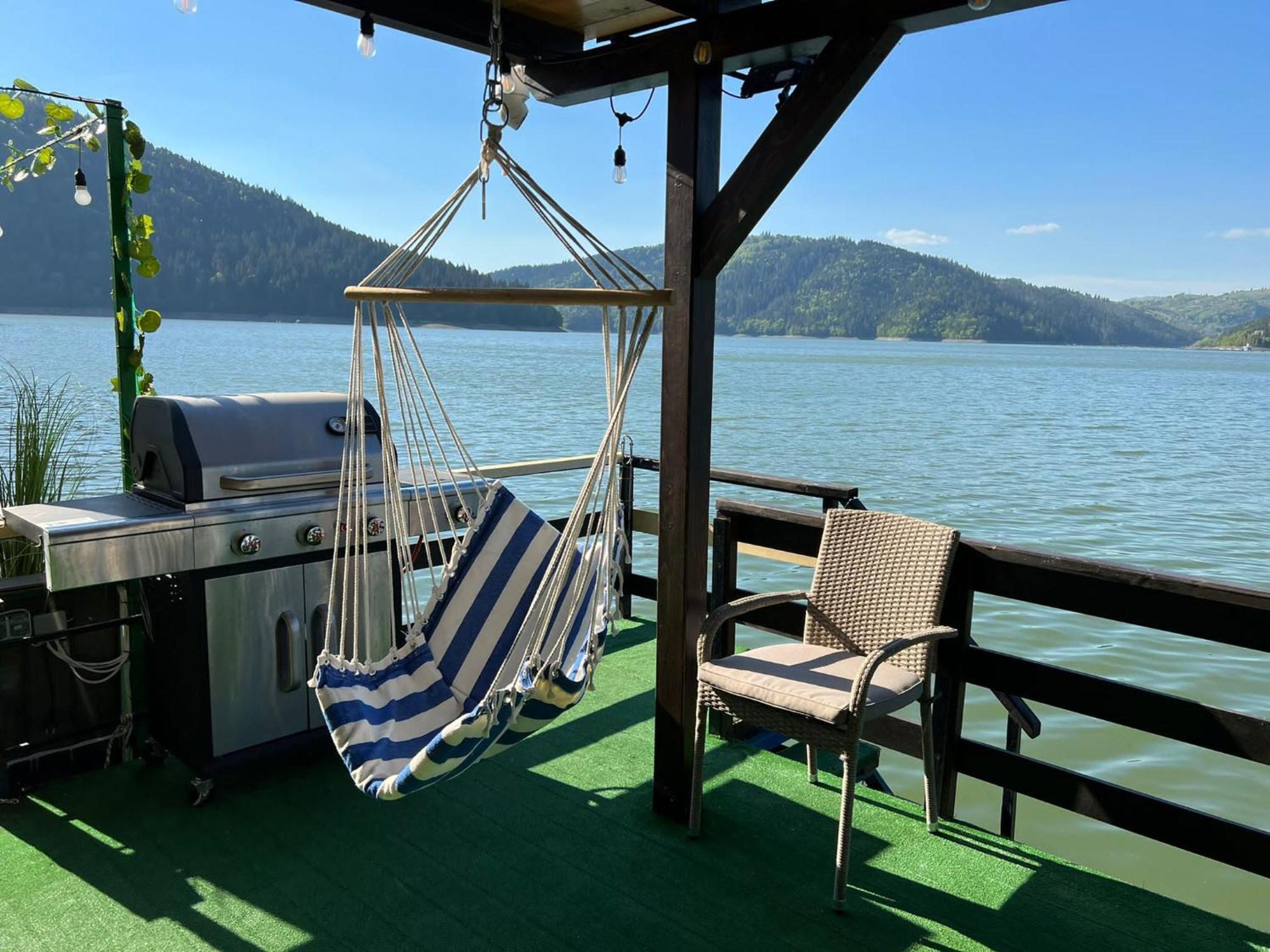 Holiday Bicaz Bungalows On The Lake Екстер'єр фото