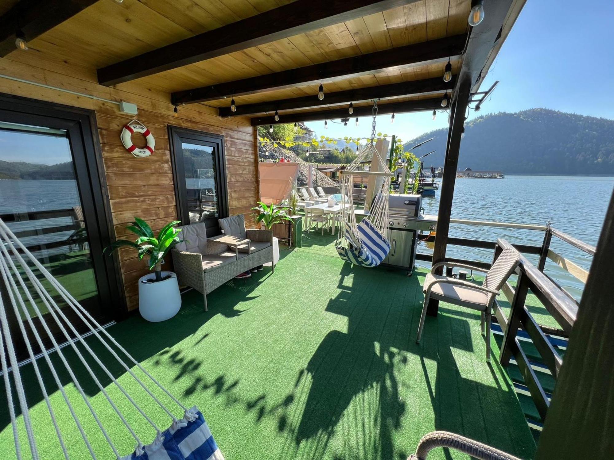 Holiday Bicaz Bungalows On The Lake Екстер'єр фото