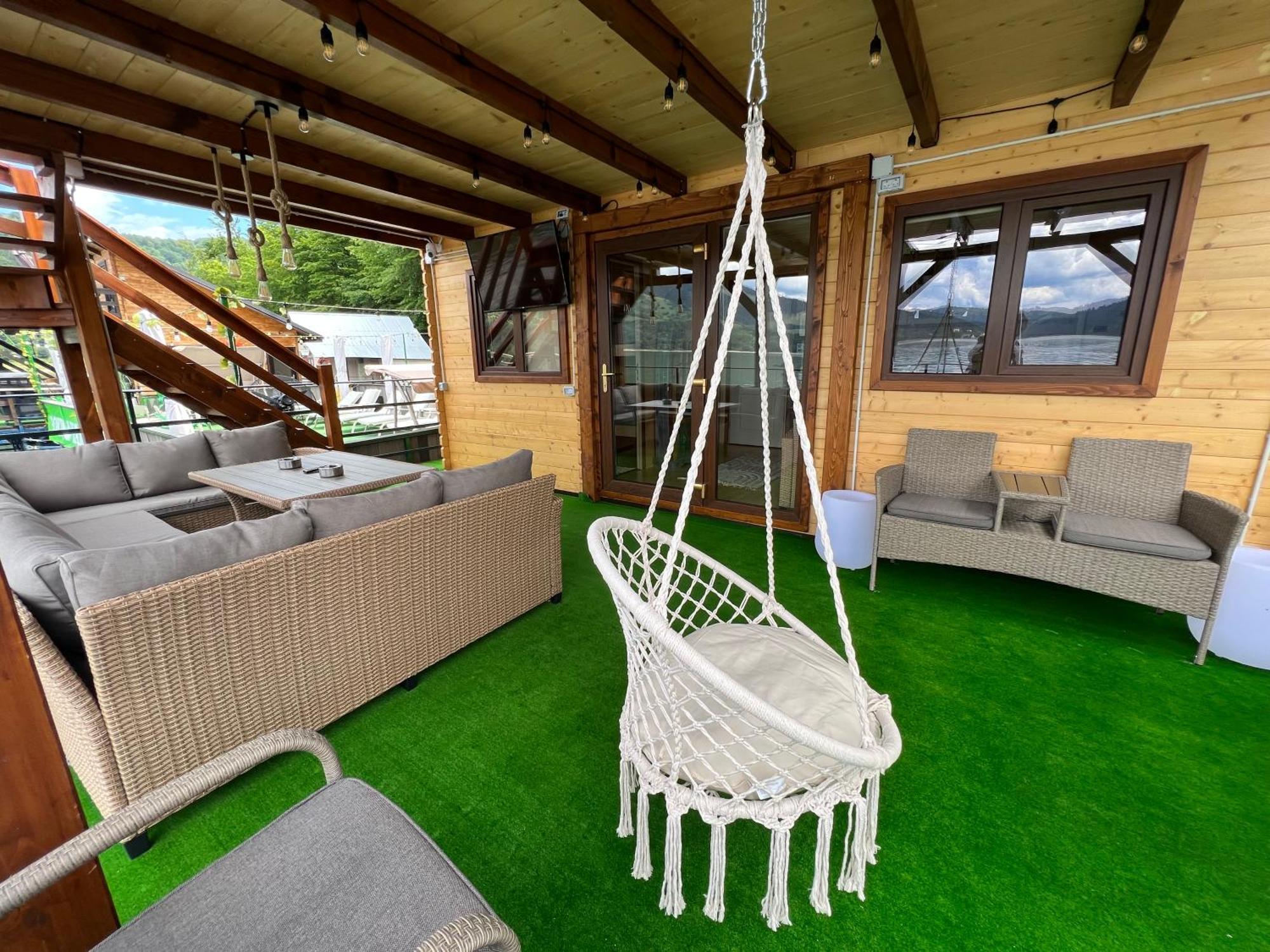 Holiday Bicaz Bungalows On The Lake Екстер'єр фото