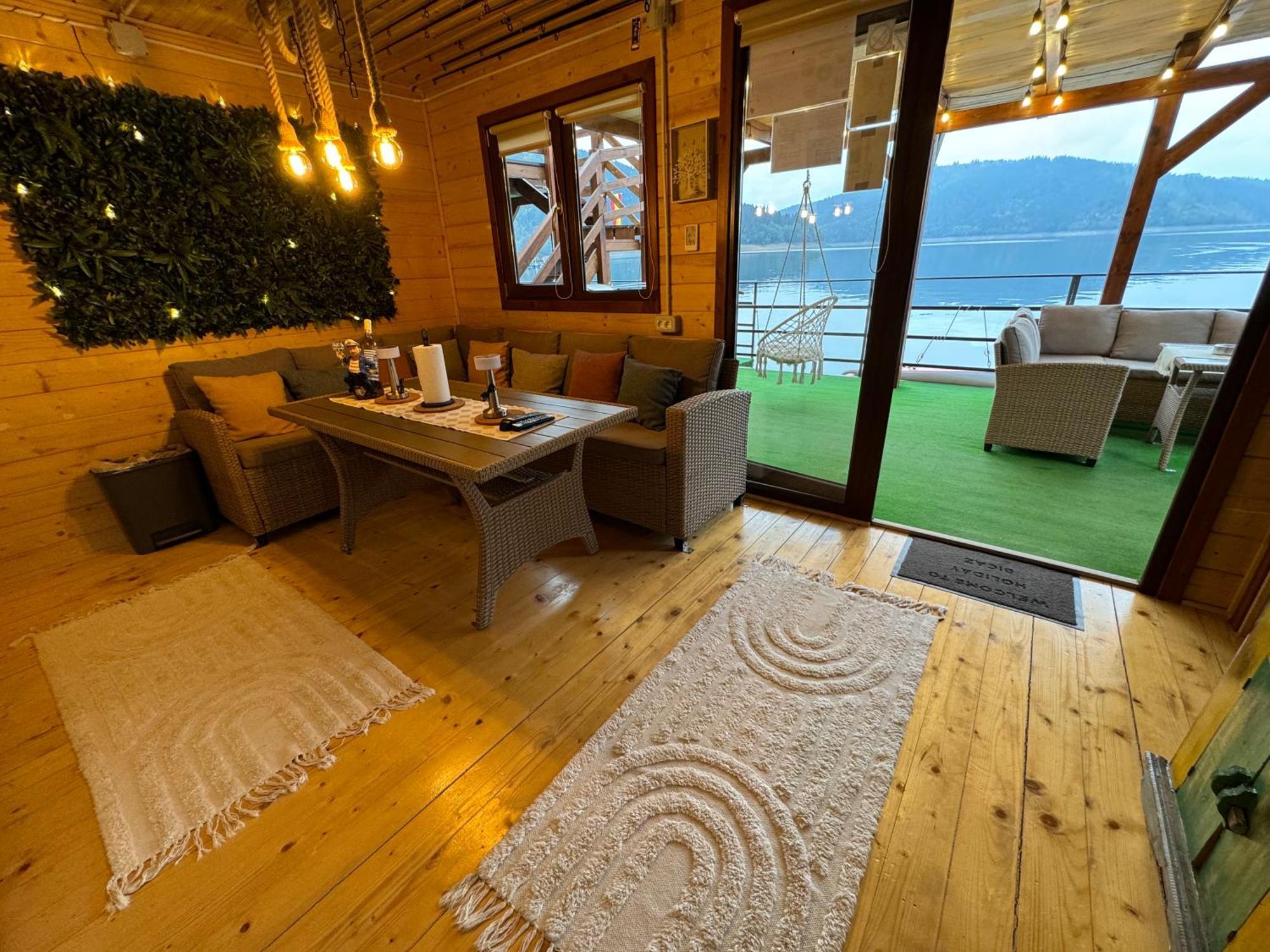 Holiday Bicaz Bungalows On The Lake Екстер'єр фото