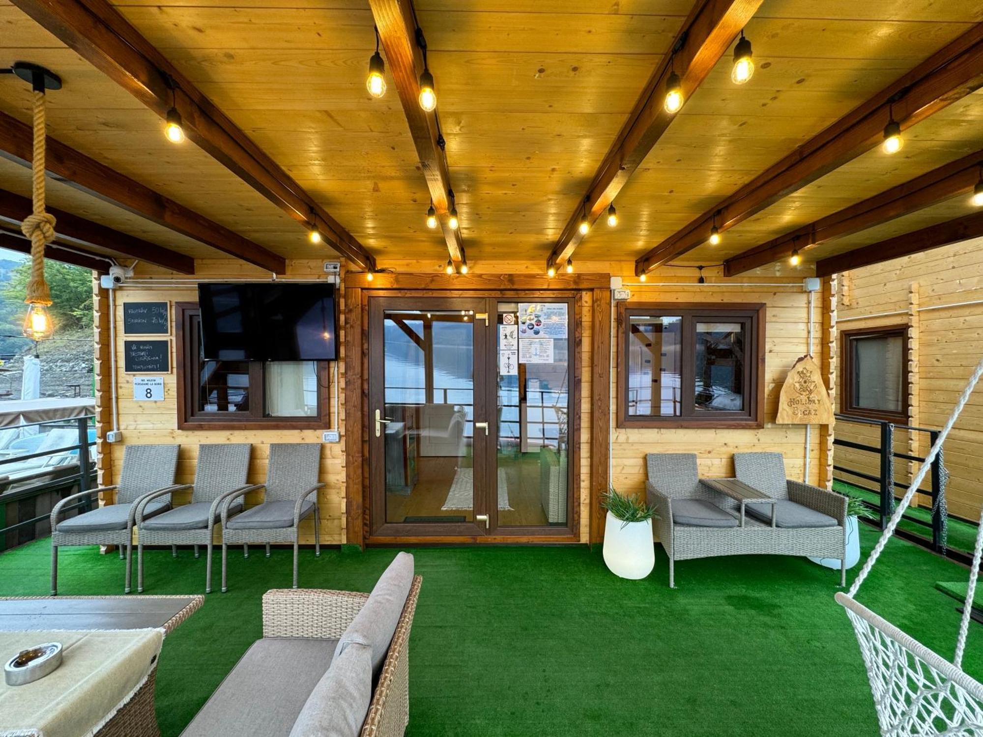 Holiday Bicaz Bungalows On The Lake Екстер'єр фото