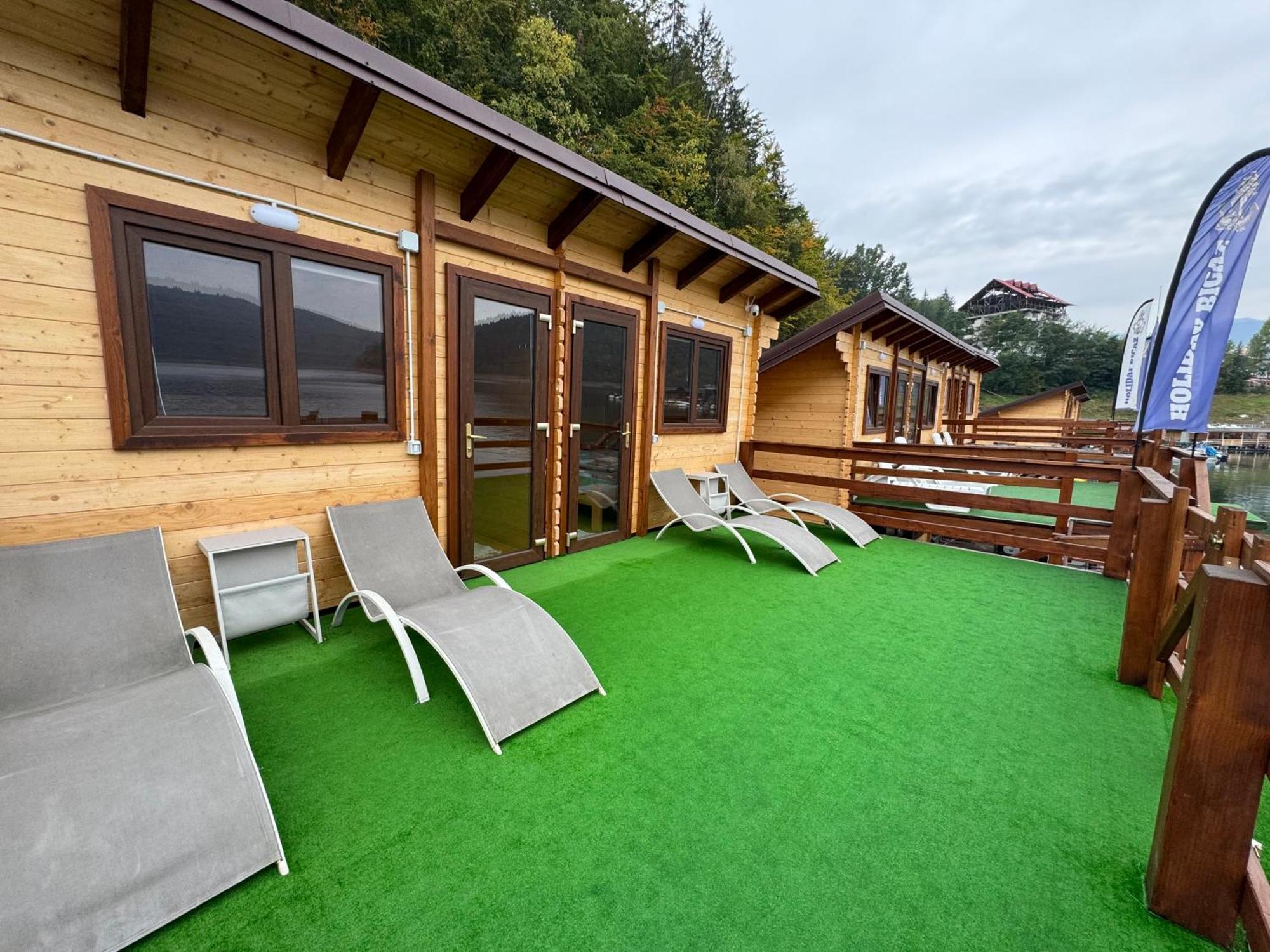 Holiday Bicaz Bungalows On The Lake Екстер'єр фото