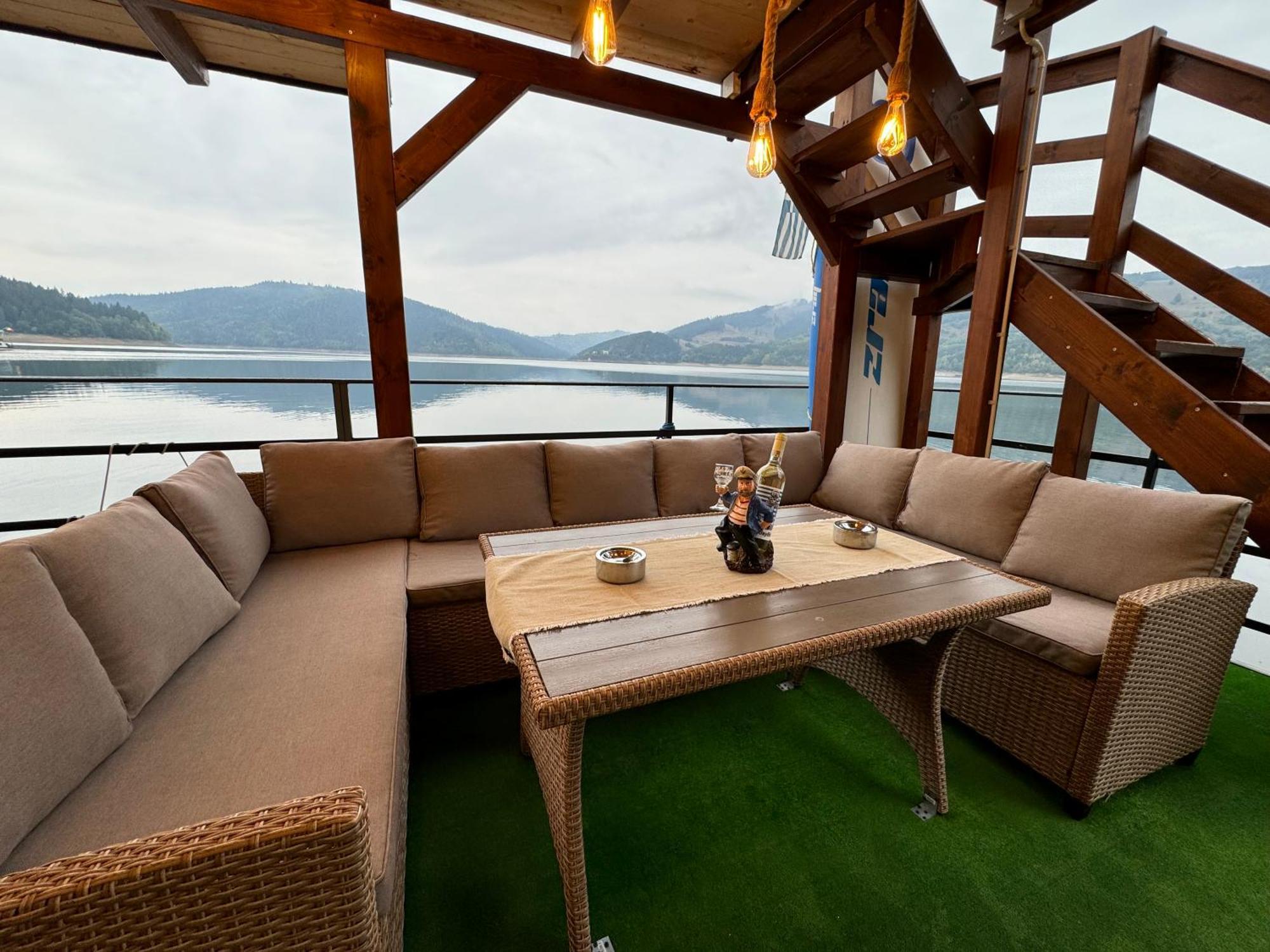 Holiday Bicaz Bungalows On The Lake Екстер'єр фото