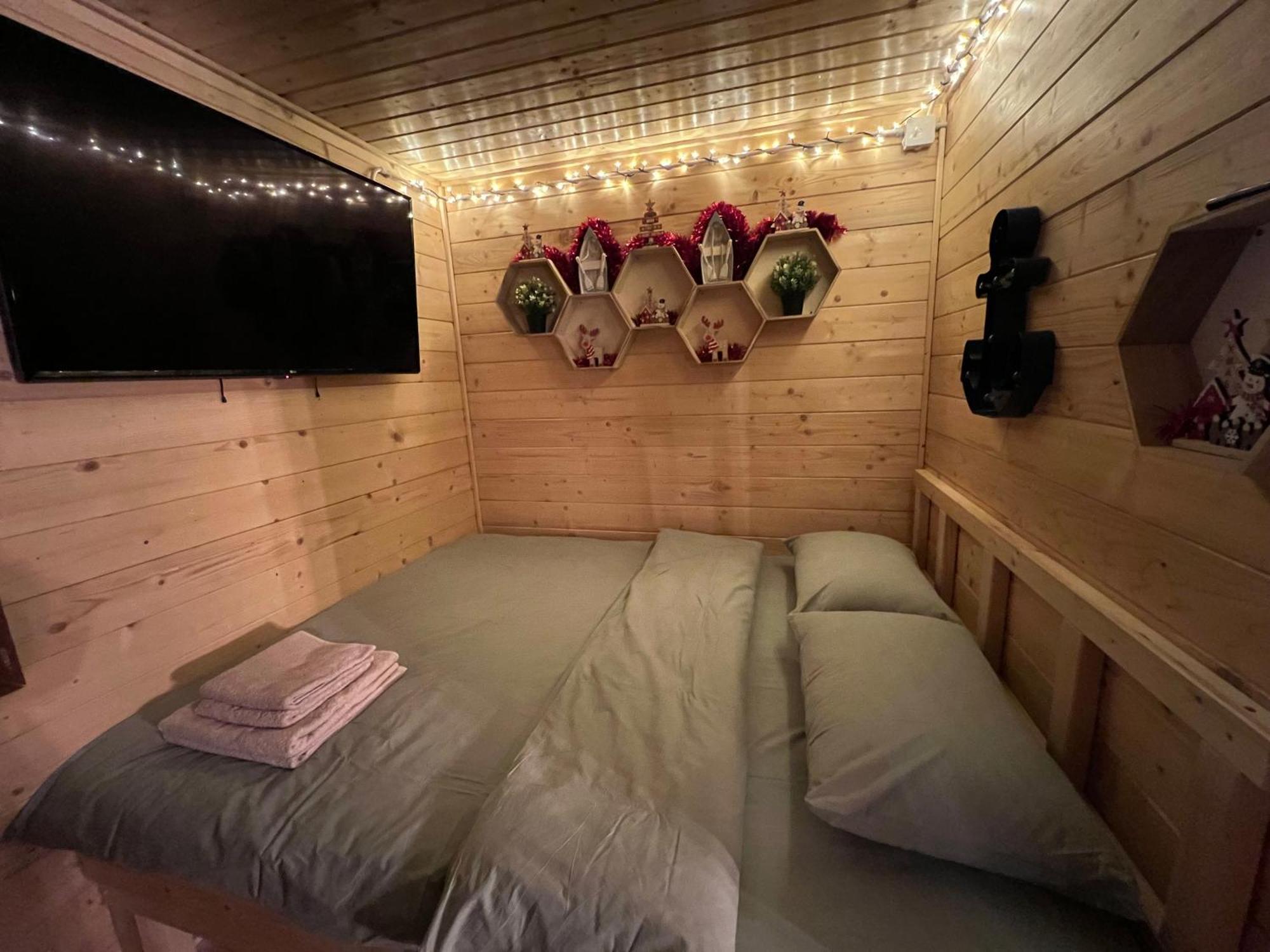 Holiday Bicaz Bungalows On The Lake Екстер'єр фото