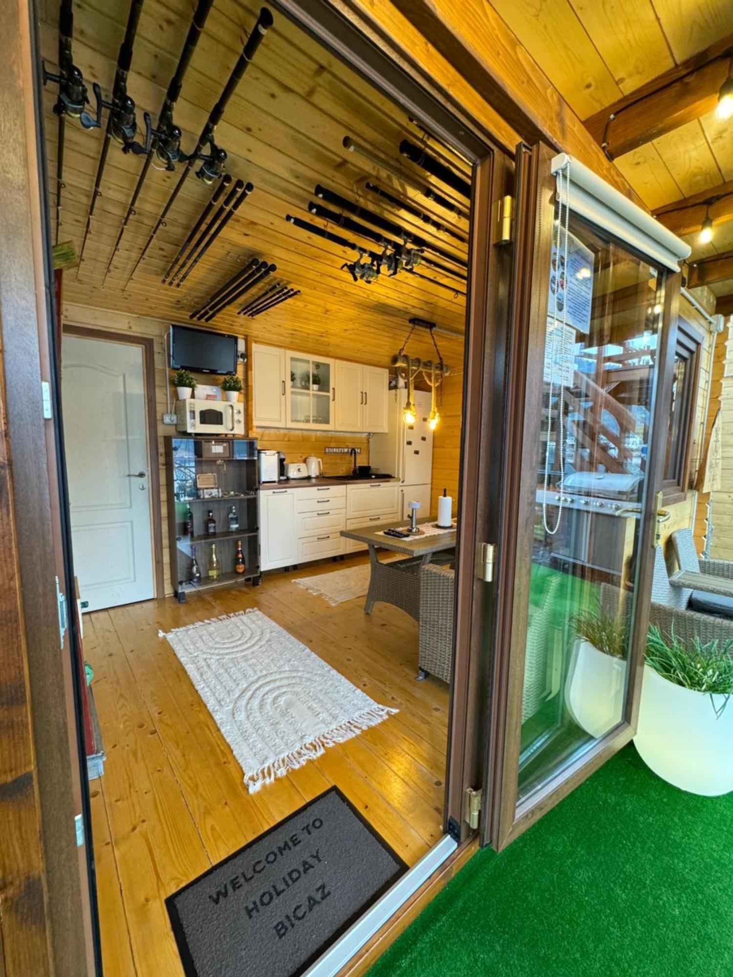 Holiday Bicaz Bungalows On The Lake Екстер'єр фото