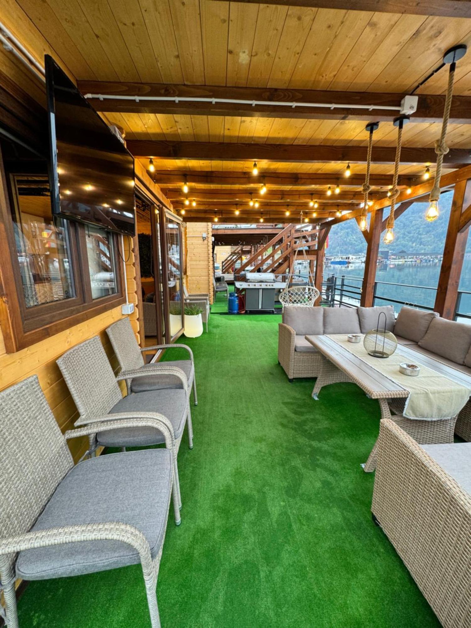 Holiday Bicaz Bungalows On The Lake Екстер'єр фото