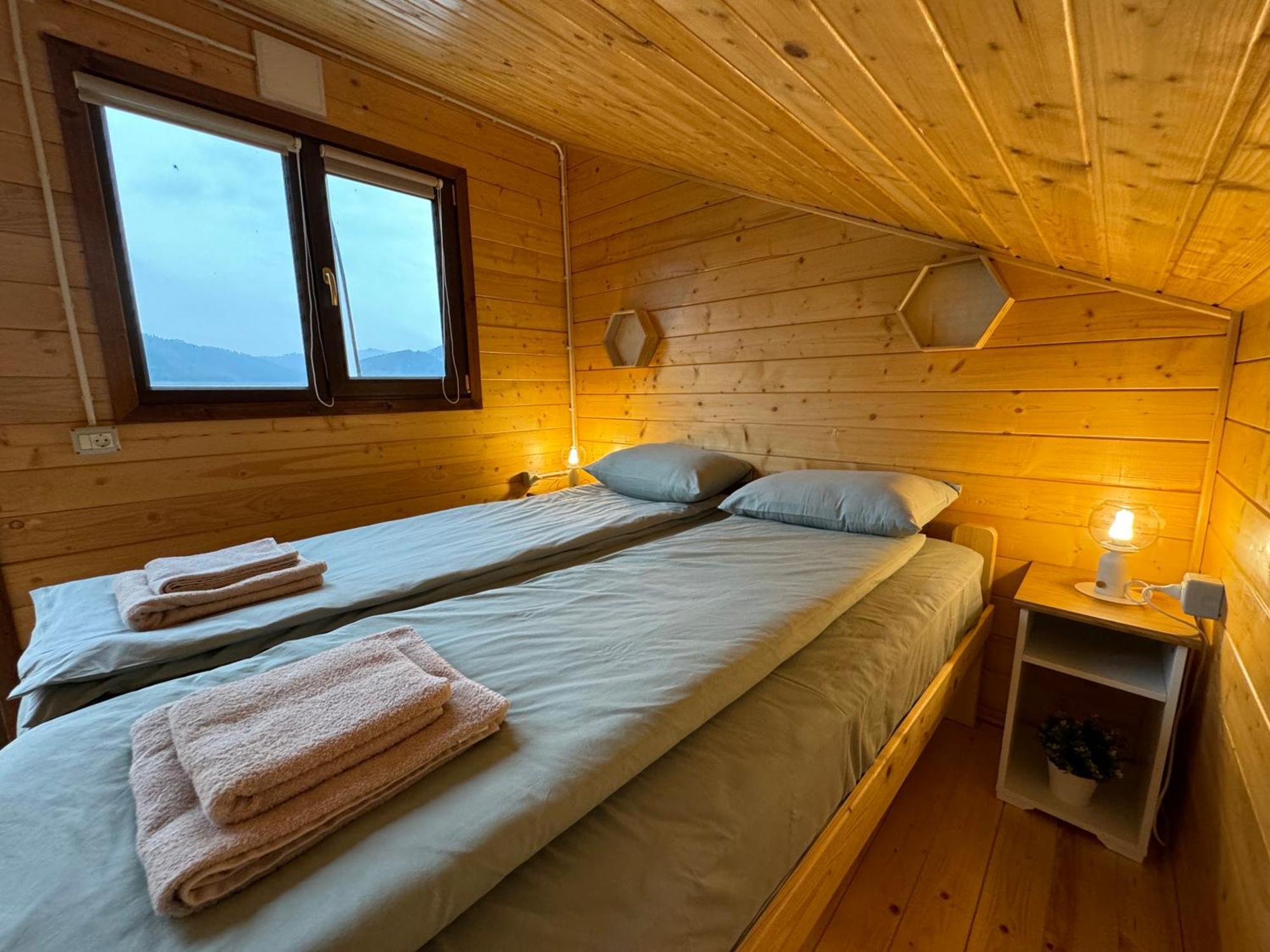 Holiday Bicaz Bungalows On The Lake Екстер'єр фото