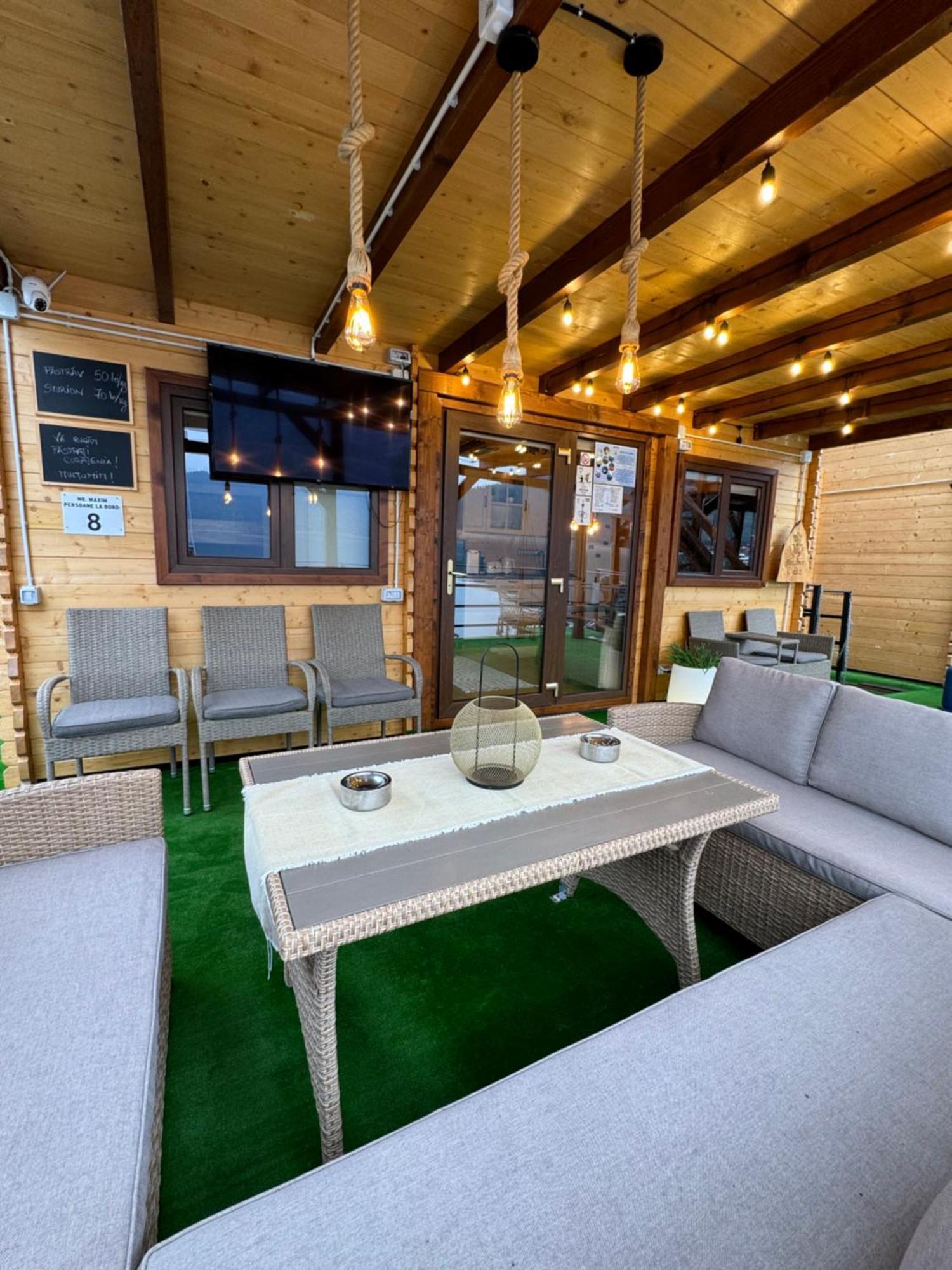 Holiday Bicaz Bungalows On The Lake Екстер'єр фото
